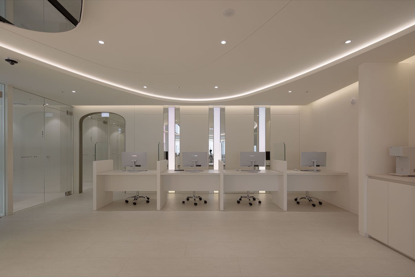 BEAUTYZ CLINIC myeongdong interior — korea skin care clinic, seoul dermatology (5/11)