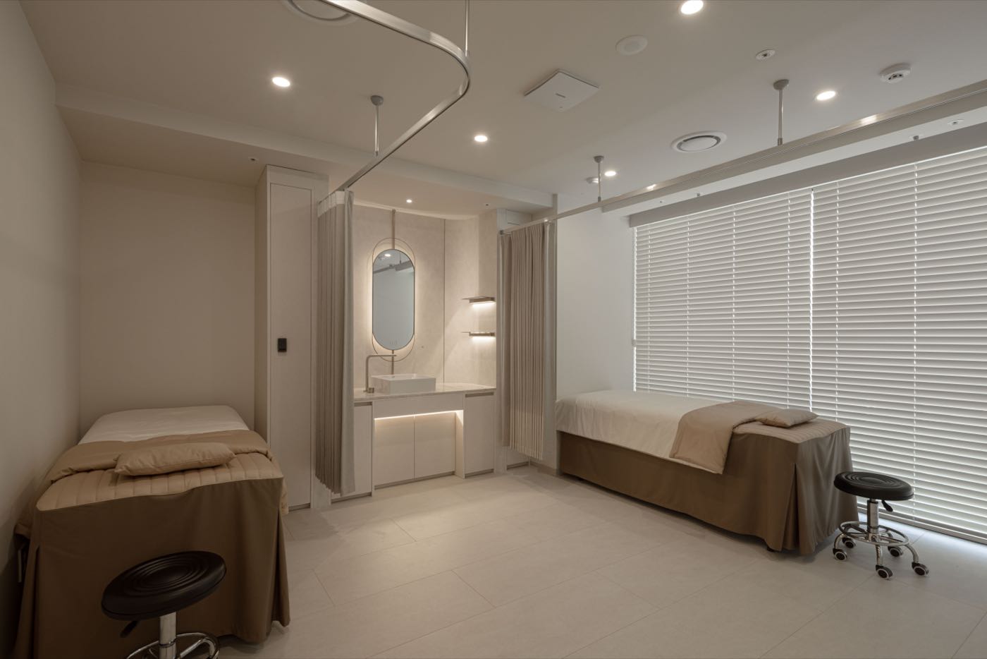 BEAUTYZ CLINIC myeongdong interior — korea skin care clinic, seoul dermatology (11/11)